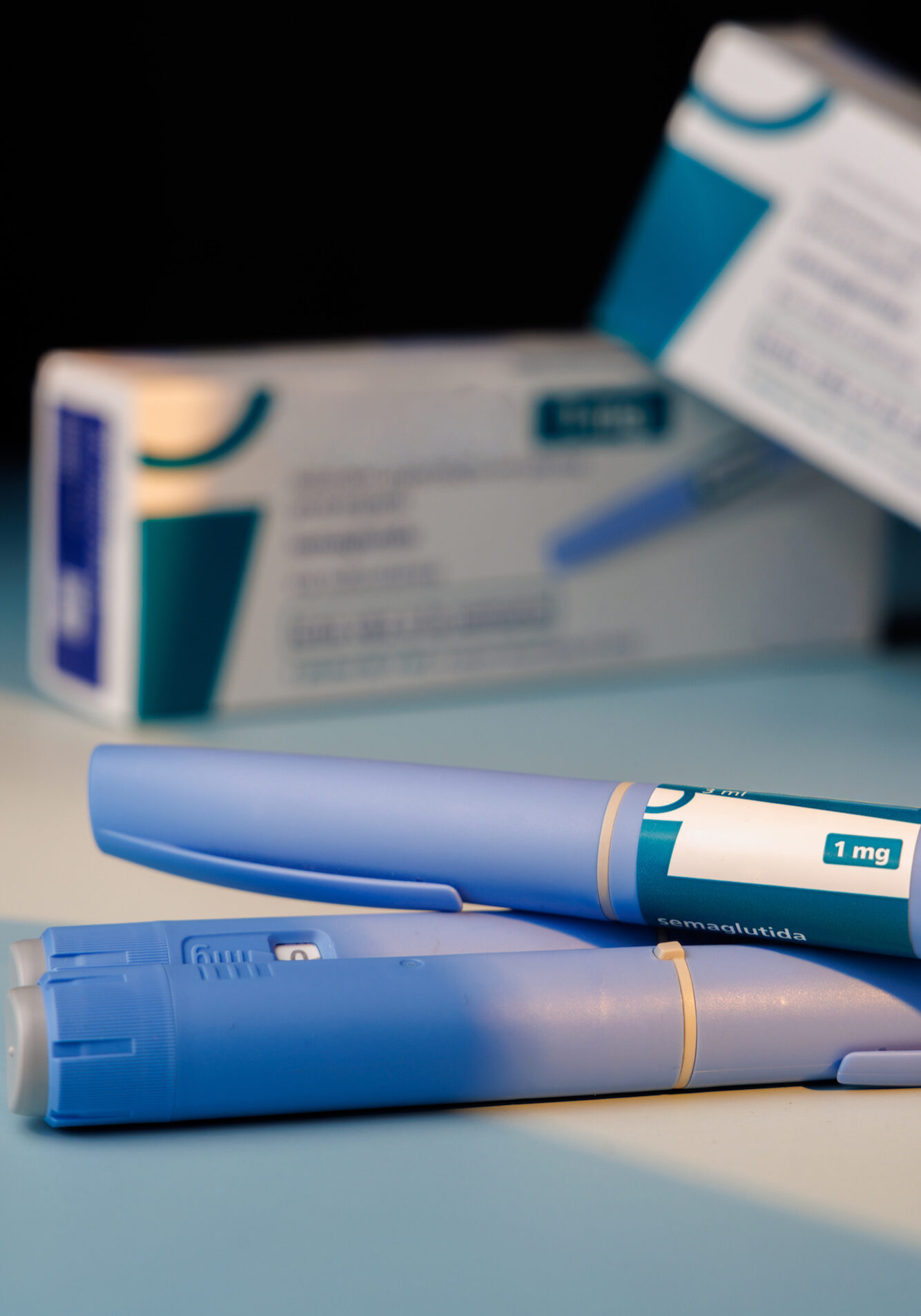 Advanced medical pens for weight loss and diabetes with boxes. These devices represent the future of metabolic health and pharmaceutical innovation.